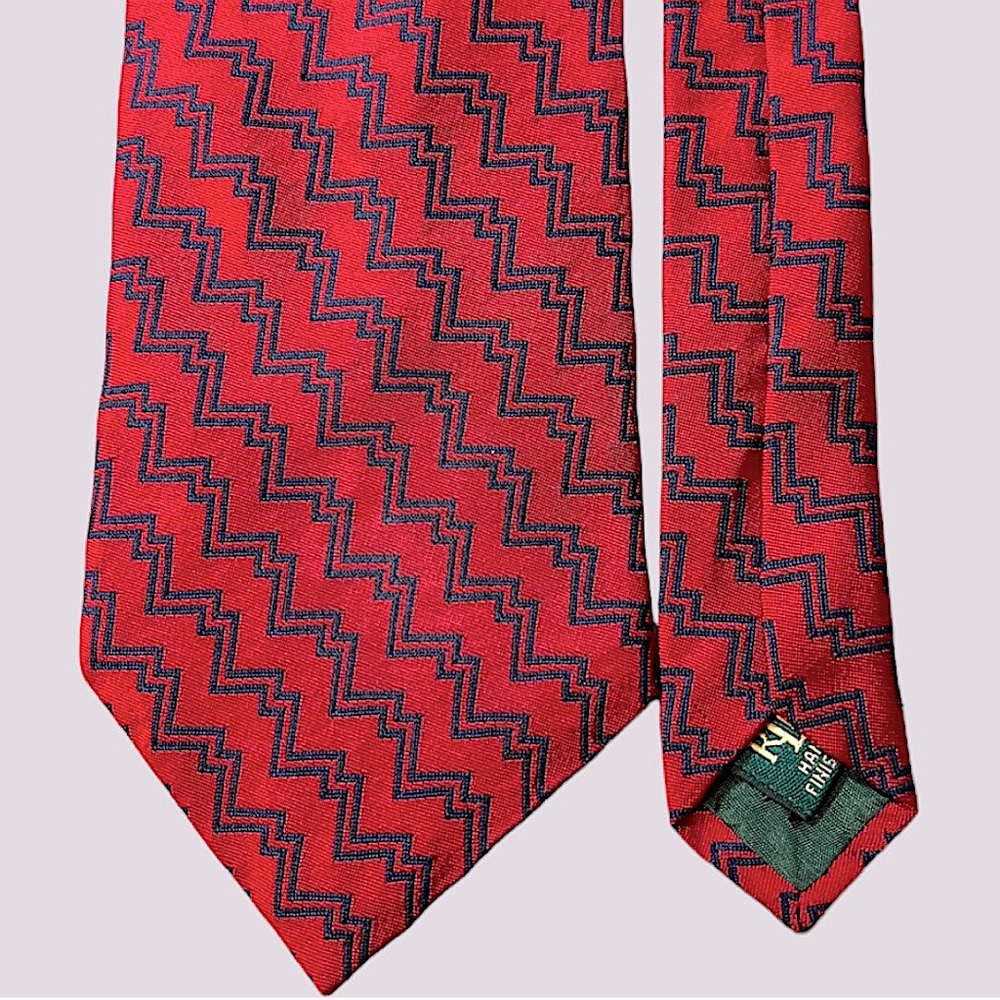 Ralph Lauren Silk Jacquard Red and Navy Blue Zig-Zag Chevron Necktie 3.5”